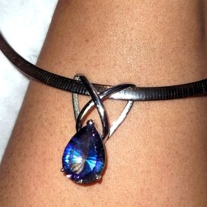 Omega necklace with pendant